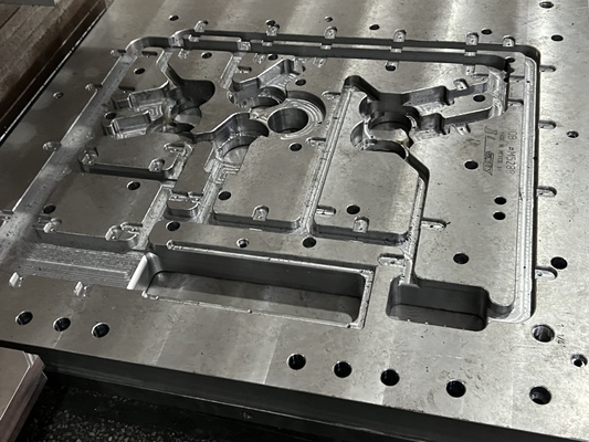1.2738/ 1.2083/ P80/ D2/ H13과 주입 주형 베이스를 기계화하는 CNC